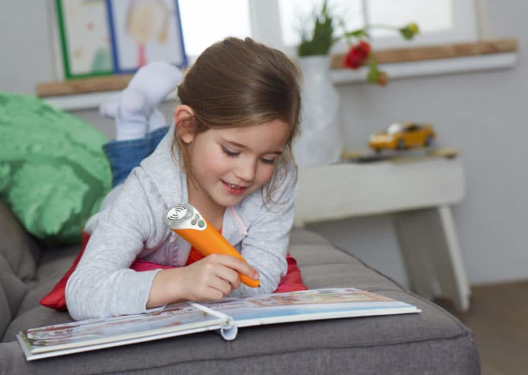 tiptoi_Maedchen mit neuem tiptoi Stift