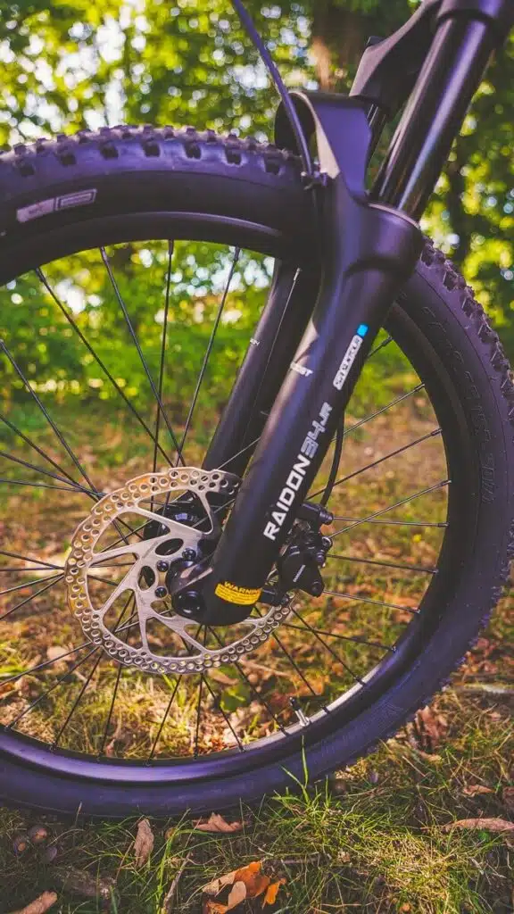 academy-bike-trail-5_vorderrad-mit-federgabel